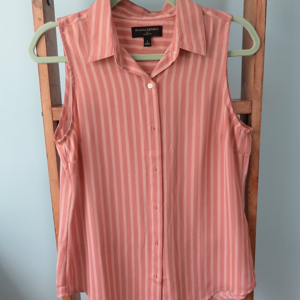 Banana Republic Classic Fit Pink Button Down Sleeveless Shirt in Size S